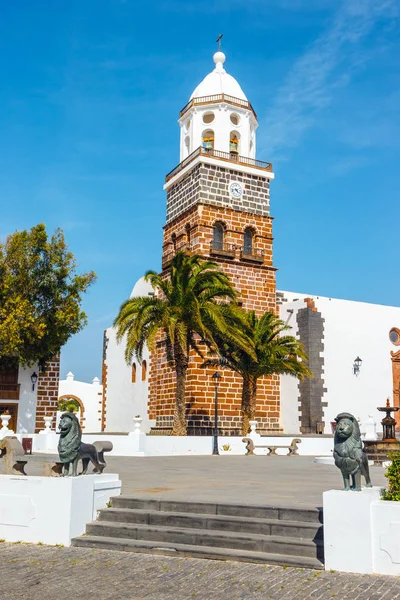 Vista do centro da cidade de Teguise, antiga capital da ilha de Lanzarote — Fotografia de Stock