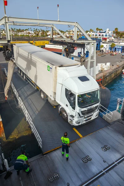 Playa Blanca, Lanzarote, 01 April, 2017: Top view of vehicle and passenger ferry.  The ferry runs several times a day between Lanzarote and Fuerteventura Island — Stock Photo, Image