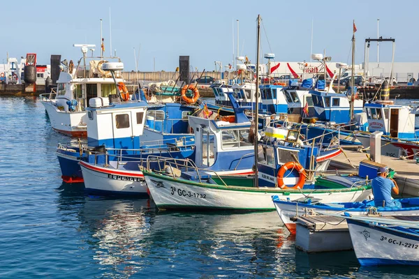 Playa Blanca, Lanzarote, 03 Nisan, 2017: tekneler ve yatlar Rubicon Marina, Lanzarote, Kanarya Adaları, İspanya — Stok fotoğraf