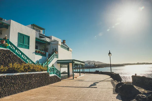 플 라 야 블랑 카, 란 사로 테, 카나리아 섬, 스페인에서 마리나 루비콘에 산책로 — 스톡 사진