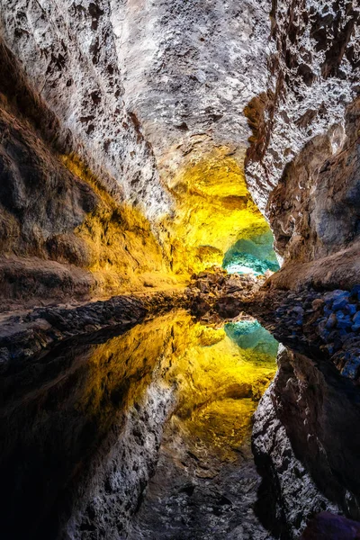 Cueva de los Verdes, pitoresca caverna vulcânica no interior — Fotografia de Stock