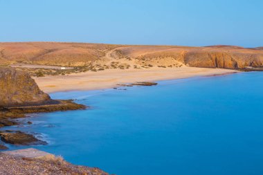 Papagayo plaj gün batımında, Lanzarote Adası, İspanya