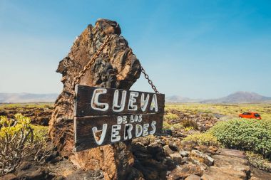 Pitoresk volkanik Cueva de los Verdes girişine mağara, Lanzarote, Kanarya Adaları, İspanya