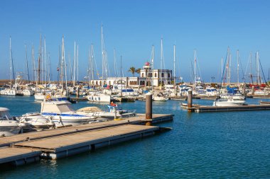 Playa Blanca, Lanzarote, 04 Nisan, 2017: tekneler ve yatlar Rubicon Marina, Lanzarote, Kanarya Adaları, İspanya