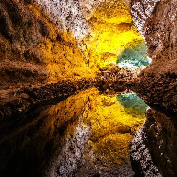 Cueva de los Verdes, pitoresca caverna vulcânica no interior — Fotografia de Stock