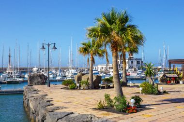 Playa Blanca, Lanzarote, 04 Nisan, 2017: sahil Marina Rubicon Playa Blanca, Lanzarote, Kanarya Adaları, İspanya