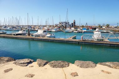 Playa Blanca, Lanzarote, 04 Nisan, 2017: tekneler ve yatlar Rubicon Marina, Lanzarote, Kanarya Adaları, İspanya