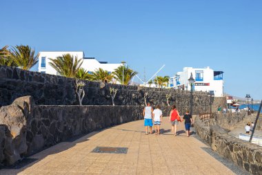 Playa Blanca, Lanzarote, 03 Nisan, 2017: sahil Marina Rubicon Playa Blanca, Lanzarote, Kanarya Adaları, İspanya