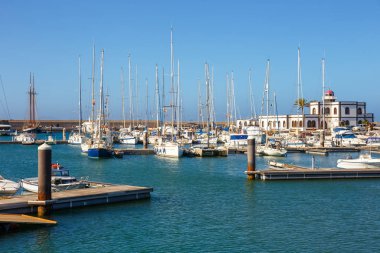 Playa Blanca, Lanzarote, 04 Nisan, 2017: tekneler ve yatlar Rubicon Marina, Lanzarote, Kanarya Adaları, İspanya