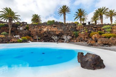Jameos del Agua havuzu volkanik mağarada, Lanzarote, Kanarya Adaları, İspanya