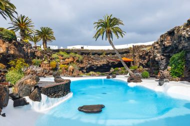 Jameos del Agua havuzu volkanik mağarada, Lanzarote, Kanarya Adaları, İspanya