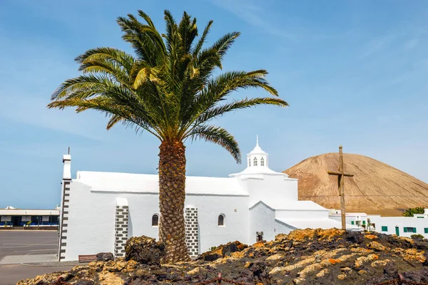 Igreja da Nuestra Senora de los Volcanes em Mancha Blanca, Lanzarote, Espanha — Fotografia de Stock