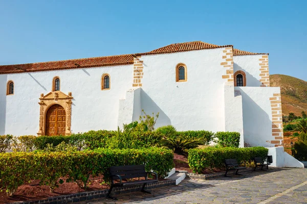 Kilise Betancuria Köyü Fuerteventura Adası, İspanya ile merkezi kare — Stok fotoğraf