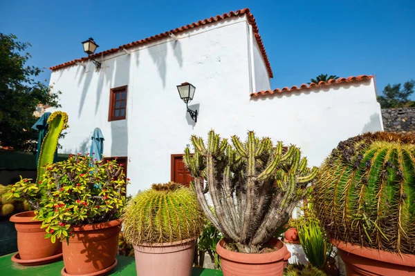 Central square in Betancuria village on Fuerteventura Island, Spain — Stock Photo, Image