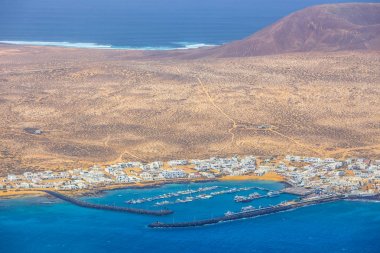 Mirador del Rio etkileyici görünümünden La Graciosa Island, Lanzarote, Kanarya Adaları