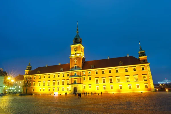 Nacht uitzicht op de oude stad van Warschau, Polen — Stockfoto