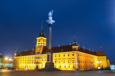 Varşova, Polonya eski şehrin gece görünümü