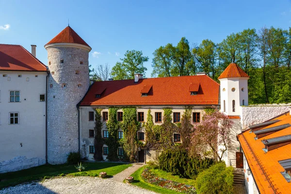 Royal Castle Pieskowa Skala yakınındaki Krakow, Polonya — Stok fotoğraf