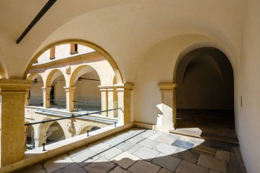 Castle Pieskowa Skala Krakow, Polonya yakınındaki avluda