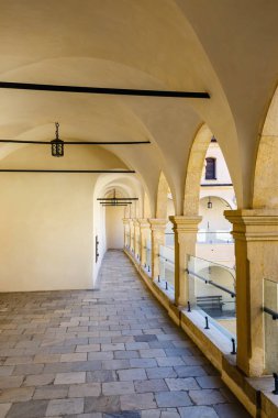 Castle Pieskowa Skala Krakow, Polonya yakınındaki avluda