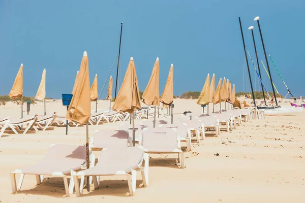阳光明媚的海滩，在西班牙加那利群岛富埃特文图拉，科拉莱霍 — 图库照片