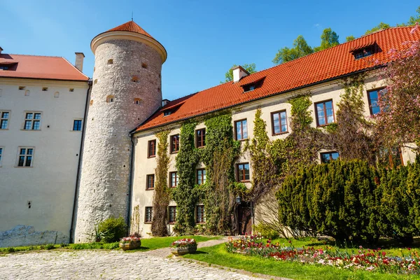 Castillo Real Pieskowa Skala cerca de Cracovia, Polonia —  Fotos de Stock