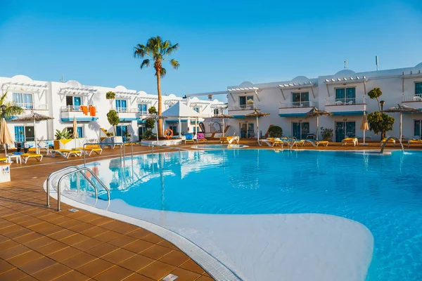 Corralejo, Fuerteventura, Espagne, 03 avril 2017 : Piscine du complexe hôtelier Arena Hotel à Corralejo, Espagne — Photo