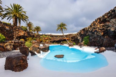 Jameos del Agua havuzu volkanik mağarada, Lanzarote, Kanarya Adaları, İspanya