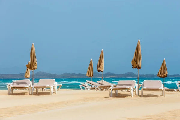 Playa soleada en Corralejo, Fuerteventura, Islas Canarias, España — Foto de Stock
