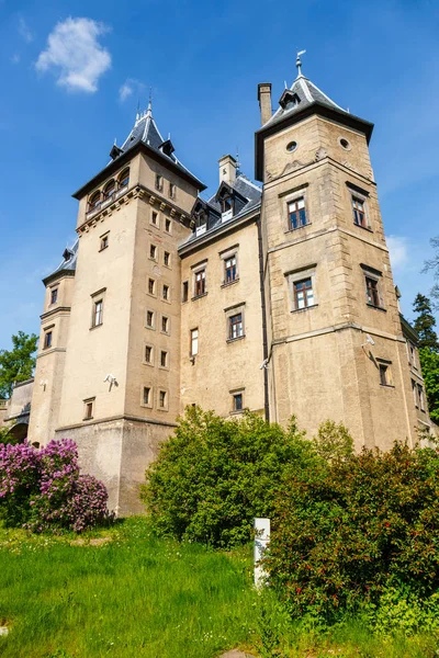 Замок в стиле ренессанса, расположенный в Голухове недалеко от Калиша, Польша — стоковое фото