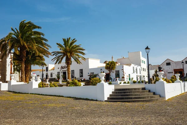 Tequise, Ilha Lanzarote, Espanha - 30 de março de 2017: Vista do centro da cidade de Teguise, antiga capital da ilha de Lanzarote — Fotografia de Stock