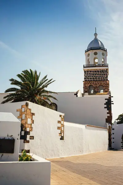 Vista del centro de la ciudad de Teguise, antigua capital de la isla de Lanzarote — Foto de Stock