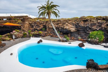 Jameos del Agua havuzu volkanik mağarada, Lanzarote, Kanarya Adaları, İspanya