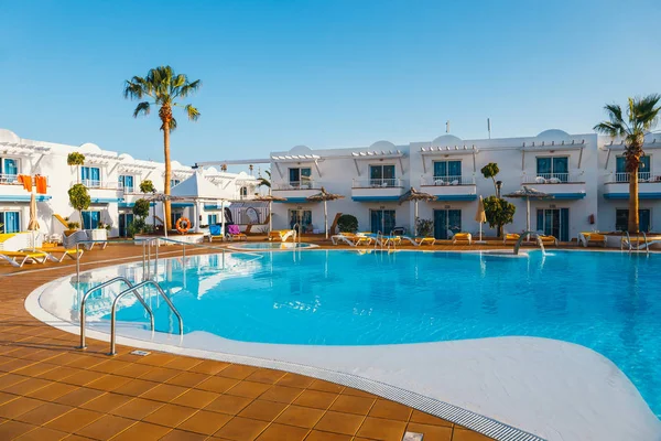 Corralejo, Fuerteventura, Espagne, 03 avril 2017 : Piscine du complexe hôtelier Arena Hotel à Corralejo, Espagne — Photo