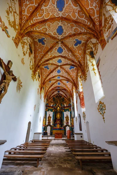 Eslovaquia, Monasterio Rojo, 21 de mayo de 2017: Interior del famoso Monasterio Rojo Cerveny Klastor en las montañas Pieniny, Eslovaquia — Foto de Stock