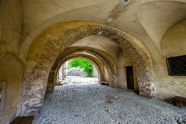 Beroemde rode klooster genaamd Cerveny Klastor in Pieniny-gebergte, Slowakije — Stockfoto