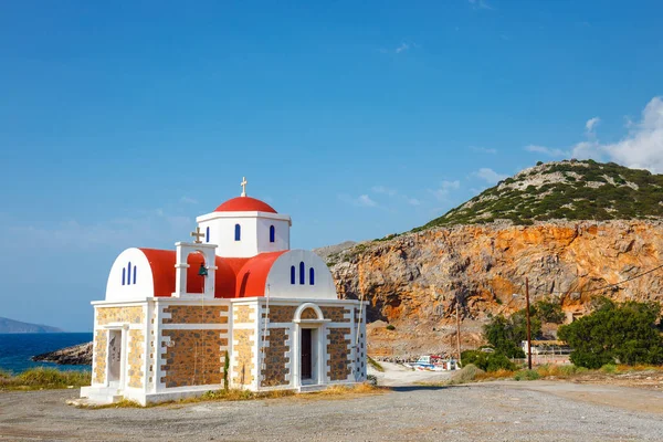 Krásná kaple na pobřeží nedaleko Pacheia Ammos na Krétě, Řecko — Stock fotografie