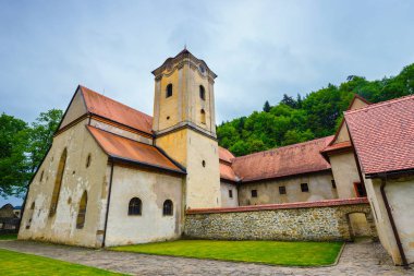 Ünlü kırmızı Manastırı Cerveny Klastor adı verilen Pieniny dağlarda, Slovakya