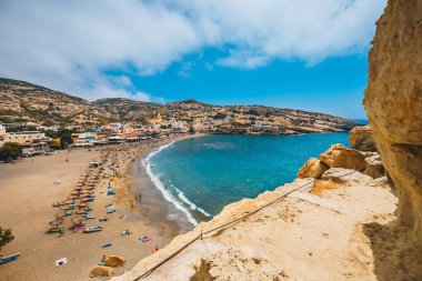 Matala plaj ve mağaralar buzlu, Crete, Yunanistan