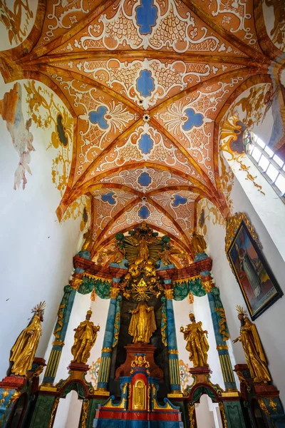 Eslovaquia, Monasterio Rojo, 21 de mayo de 2017: Interior del famoso Monasterio Rojo Cerveny Klastor en las montañas Pieniny, Eslovaquia — Foto de Stock