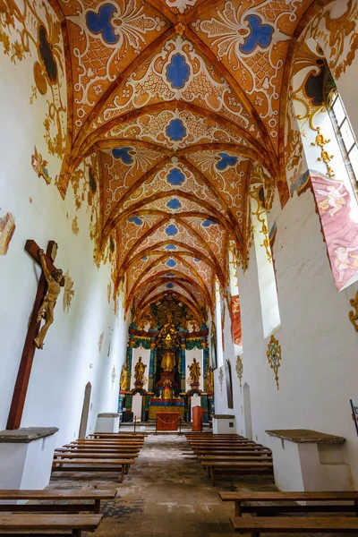 Eslovaquia, Monasterio Rojo, 21 de mayo de 2017: Interior del famoso Monasterio Rojo Cerveny Klastor en las montañas Pieniny, Eslovaquia — Foto de Stock