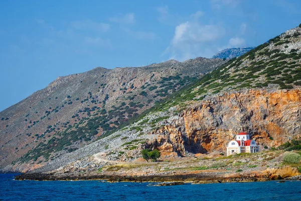 クレタ島、ギリシャで Pacheia アモスの近くの海岸にある美しいチャペル — ストック写真
