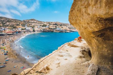 Matala plaj ve mağaralar buzlu, Crete, Yunanistan