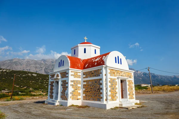 Prachtige kapel aan de kust in de buurt van Pacheia Ammos op Kreta – Griekenland — Stockfoto