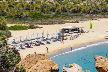 Girit Adası, Yunanistan, 11 Haziran 2017: Vai ünlü kumsalda güzel palm orman east Crete, Yunanistan