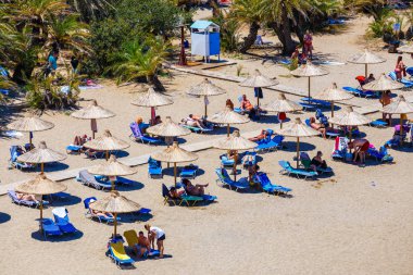 Girit Adası, Yunanistan, 11 Haziran 2017: Vai ünlü kumsalda güzel palm orman east Crete, Yunanistan