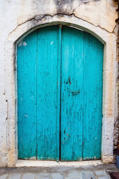 Rua estreita na aldeia de Kritsa perto de Agios Nikolaos, Creta, Grécia — Fotografia de Stock