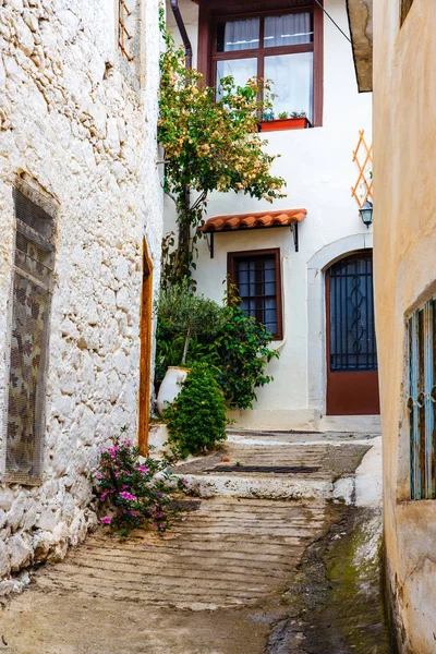 Szűk utcában áll a falu Kritsa közelében Agios Nikolaos, Crete, Görögország — Stock Fotó