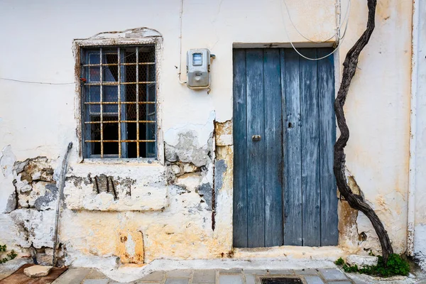 Calle estrecha en el pueblo de Kritsa cerca de Agios Nikolaos, Creta, Grecia —  Fotos de Stock