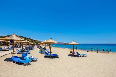 Girit Adası, Yunanistan, 11 Haziran 2017: Vai ünlü kumsalda güzel palm orman east Crete, Yunanistan